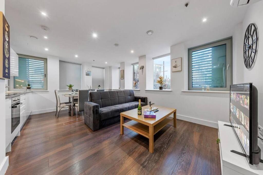 Sleep 7 20 Mins From London Waterloo Bp65公寓 外观 照片